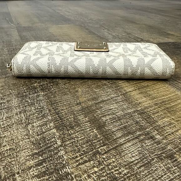 Michael Kors Jet Set vanilla monogram logo large zip wallet / wristlet - Picture 4 of 7